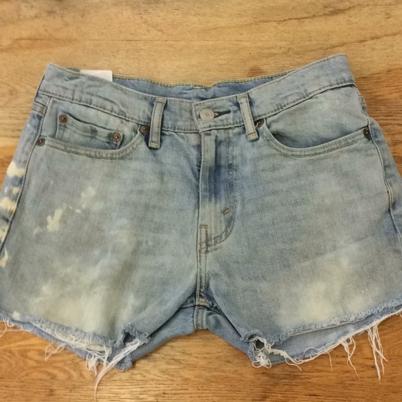 Levi’s Jean Shorts - Picture 5 of 9